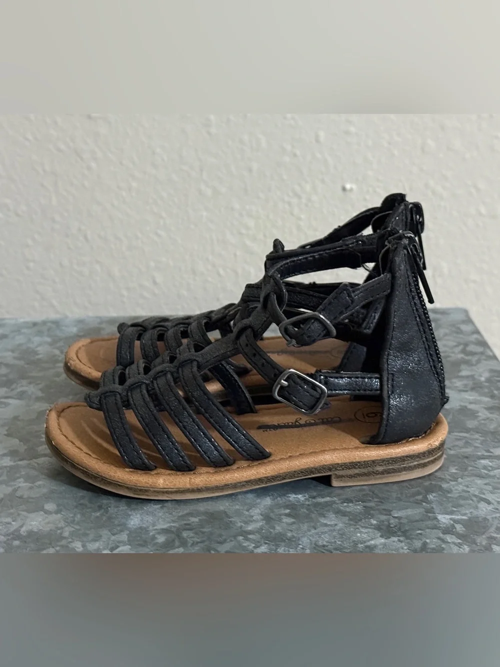 Cat & Jack Black Strappy Gladiator Flat Sandals, Toddler Size 6